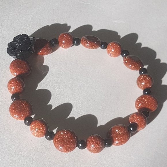 🌹 Rose Gold Flower Beaded Bracelet - Picture 2 of 6